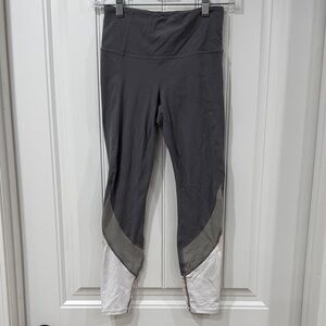 EUC Athleta Colorblock Gray and White Salutation Tight Leggings
